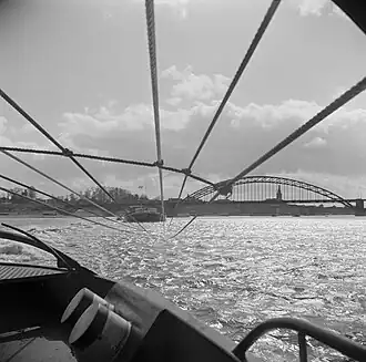 Sleep op de Waal bij Nijmegen (1955)