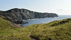 Zicht op Sleepy Cove, een inham aan de rand van het dorp