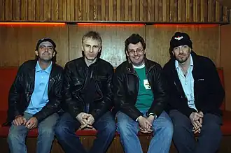 Stiff Little Fingers in de meest recente bezetting, met zanger Jake Burns als tweede van rechts (foto: 2006)