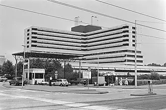 Het Slotervaartziekenhuis in 1982, gezien vanaf de Louwesweg