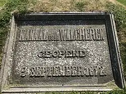 Gedenksteen bij de sluis