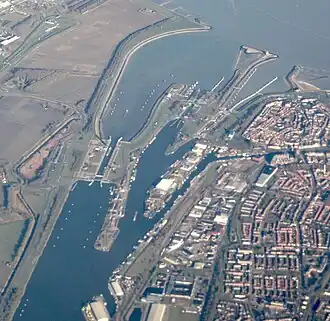 Sluizencomplex Terneuzen vanuit de lucht (2011)