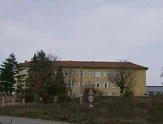 De middelbare school van Smjadovo