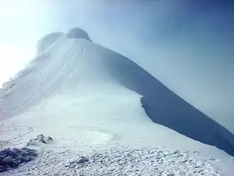 De besneeuwde top van Snæfellsjökull