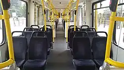 Losse stoelen in grijs met heldergeel (na 2011)