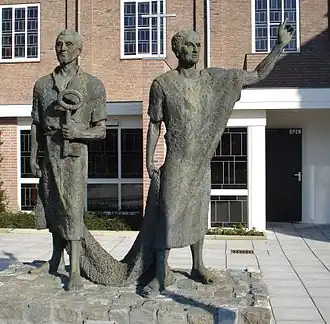Petrus en Paulus, beeldhouwwerk van zuster Marie-José van der Lee (1912-2012), zuster van de Zusters Augustinessen van Sint-Monica