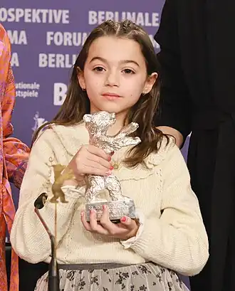 Actrice Sofia Otero met een zilveren Berlinale Bär (2023)