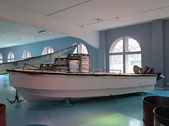 Een Somalische piratenboot tentoongesteld in het Marinemuseum Den Helder in oktober 2011.