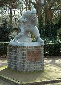 Het Bevrijdingsmonument bij de vijver aan de Europalaan