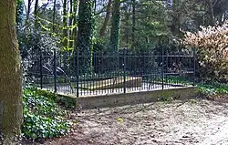 Het burgemeestersgraf bij de vijver aan de Europalaan