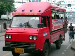 voorbeeld van een grote songtaew in Bangkok