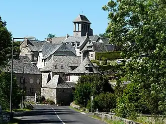 Binnenkomen van het dorp