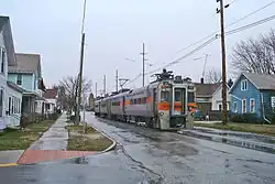 Zo reden de treinen van de South Shore Line door de straten (7 april 2002)