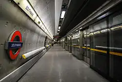 De perrondeuren langs het perron