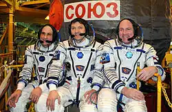 Bemanning gefotografeerd voor de ruimtecapsule