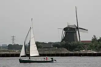 De Slokop, gezien vanaf de overzijde van het Spaarne