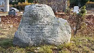 Grafsteen Spalding Gray op Oakland Cemetery Sag Harbor NY, 2015