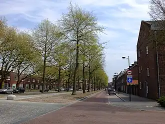 Speelhuislaan, gezien uit de Minister Kanstraat (augustus 2015)