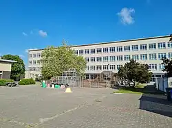 Zicht op de zuidelijke speelplaats.