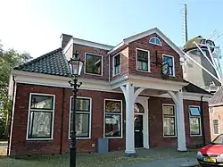 Een van beide voormalige cafés