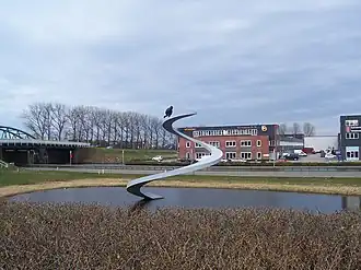 De spiraal (april 2013) Links: Tollensbrug