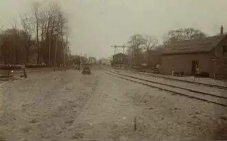 Splitsing van de spoorlijnen nabij de voormalige halte Haarlem Bolwerk, zichtbaar op de achtergrond anno januari 1903