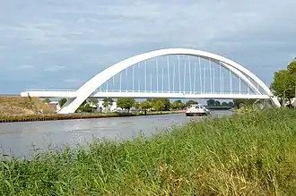 De Bert Swartbrug over het Van Starkenborghkanaal in 2018.