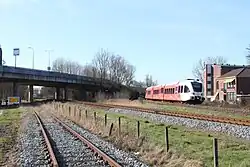 Een Spurt van Arriva. Op de voorgrond een restant van de tramlijn naar Drachten. (inmiddels verwijderd)