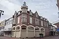 Winkel met bovenwoning