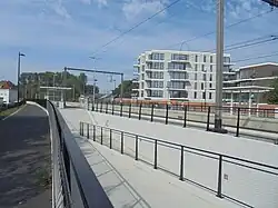 Zicht op de perrons in 2020