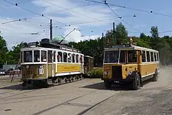 Motorwagen KS 100 en bus uit Kopenhagen, KS 41 (bouwjaar 1933).