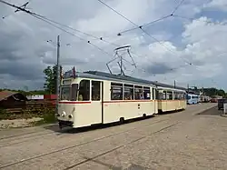 Motorwagen 797 en bijwagen 924 uit Rostock (Duitsland; bouwjaren 1976 en 1967).