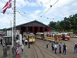 Diverse trams voor het depot Remise 1, v.l.n.r.: uit Flensburg, Kopenhagen en Praag.