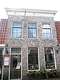 Huis met verdieping en lijstgevel