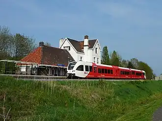 Rode Arriva GTW op het station