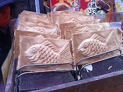 Vierkante taiyaki met ongesneden randen, verkocht in Ueno