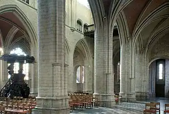 Linkerzijbeuk en middenbeuk