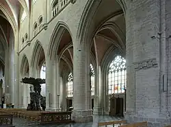 Middenbeuk en rechterzijbeuk