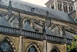 Schilddaken, luchtbogen en pinakels