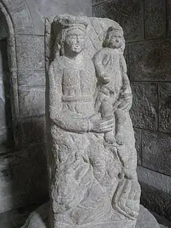 Beeld Maria met kind in de kapittelkerk