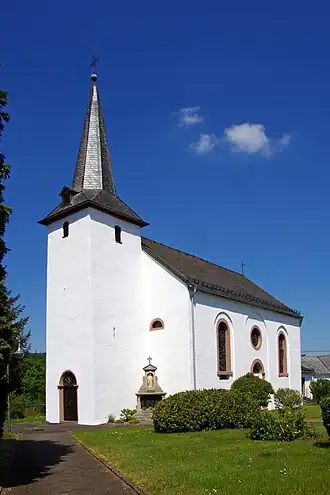 De kerk, gezien vanuit het zuidwesten.