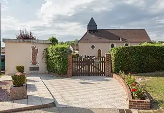 Kerk en toegang kerkhof