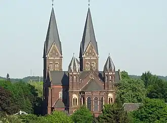De kerk vanuit het westen