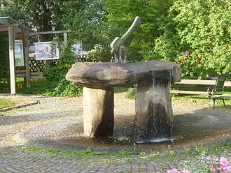 Kunstwerk dat verwijst naar het stichten van de kerk in Sankt Stefan am Walde