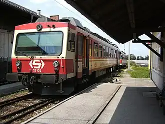 Treinstel in station Haag am Hausruck.