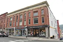 De Old London, New York and Paris Building