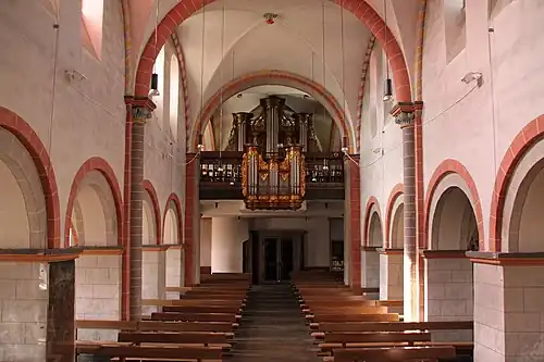 Interieur met orgel