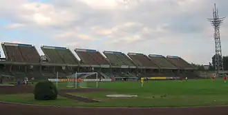 Het stadion voor de renovatie, waarin te zien is dat het bestond uit verschillende compartimenten.