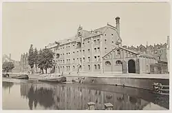 De fabriek in 1894, vlak voor de brand