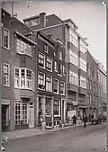 Nieuwe Kerkstraat nr. 67 (geheel links) tot 79 (foto, c. 1936)